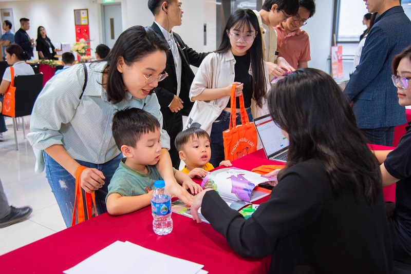 Ra mắt bộ truyện tranh “Chuyến phiêu lưu đến Hang Rồng”